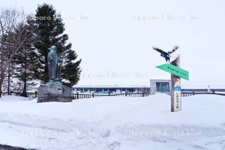 しおかぜ公園　オホーツク老人の像