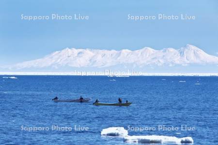 知床連山とウニ漁とオホーツク海の流氷