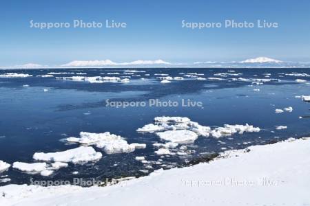 流氷とオホーツク海と知床連山