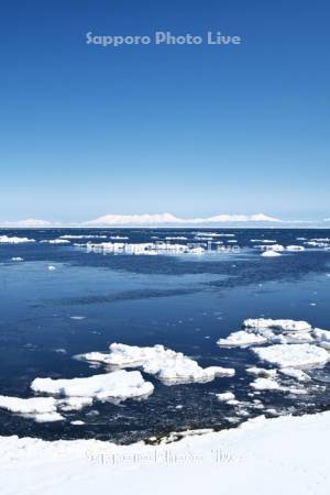 流氷とオホーツク海と知床連山
