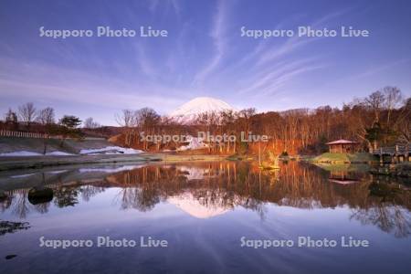 ふきだし公園と羊蹄山の朝