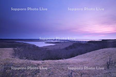 霧多布湿原と一番沢川（琵琶瀬川支流）の朝