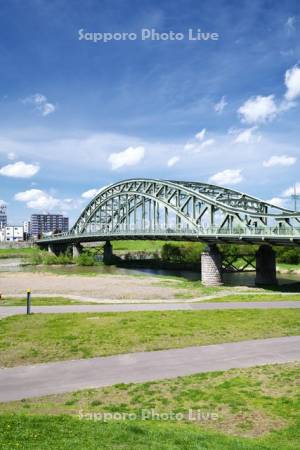 旭橋と石狩川