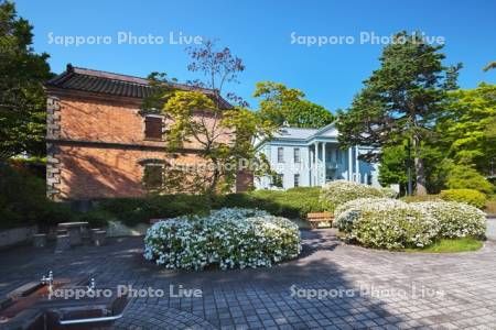 旧北海道庁函館支庁庁舎と旧開拓使函館支庁書籍庫と元町公園