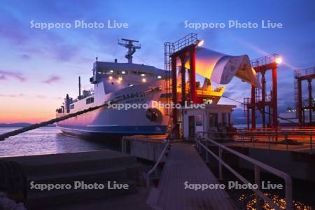 フェリー埠頭の朝　青函フェリー