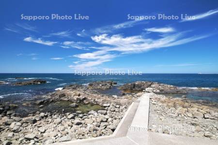 黄金岬カンラン石玄武岩柱状節理