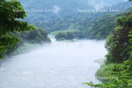 夕張川の川霧