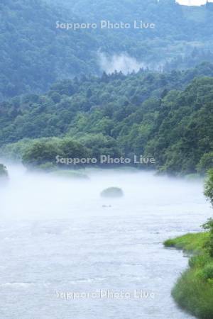 夕張川の川霧