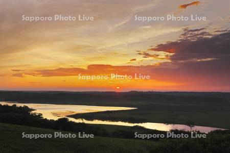 霧多布湿原の日没と一番川