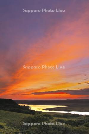 霧多布湿原の夕景と一番川