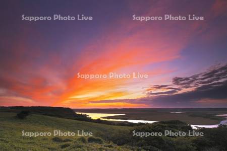 霧多布湿原の夕景と一番川