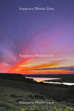 霧多布湿原の夕景と一番川