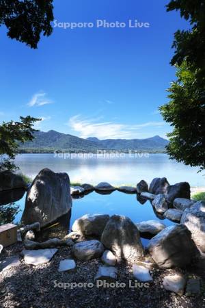屈斜路湖とコタンの露天風呂