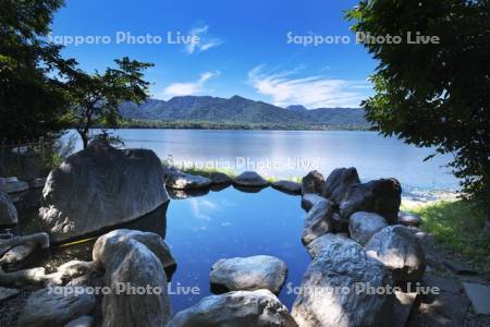 屈斜路湖とコタンの露天風呂