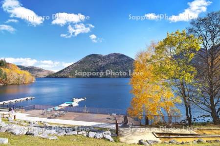 然別湖と天望山の紅葉