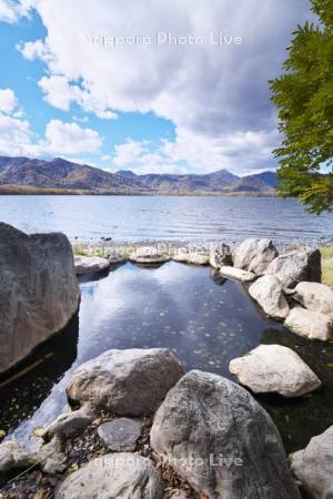 屈斜路湖　コタンの露天風呂と白鳥