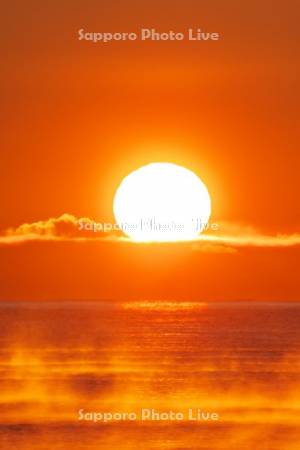 日の出と太平洋とけあらし