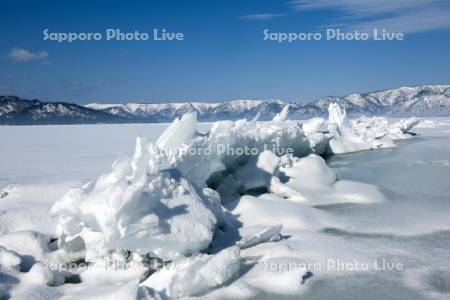 屈斜路湖の御神渡り