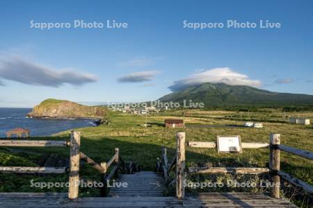 富士野園地展望台より利尻山夕景