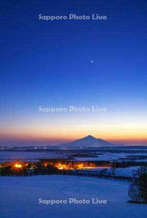 豊富町より利尻島夜景