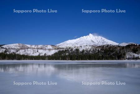 オタトマリ沼と利尻山
