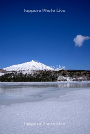 オタトマリ沼と利尻山