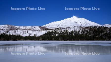 オタトマリ沼と利尻山
