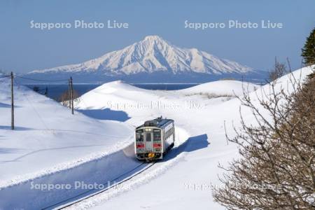 列車と利尻富士