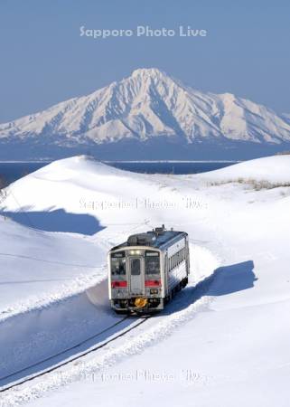 列車と利尻富士