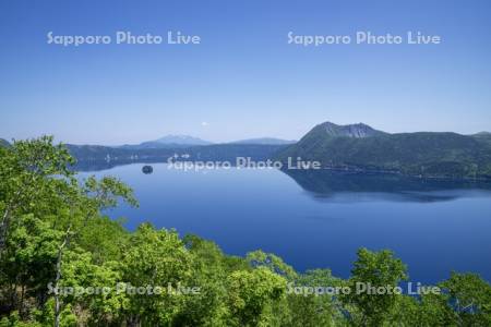 新緑と摩周湖