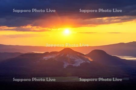 第三展望台より硫黄山と夕日