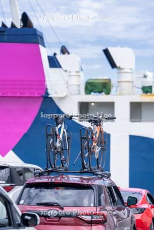 自転車を乗せた車