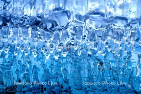 屈斜路湖のしぶき氷のつらら