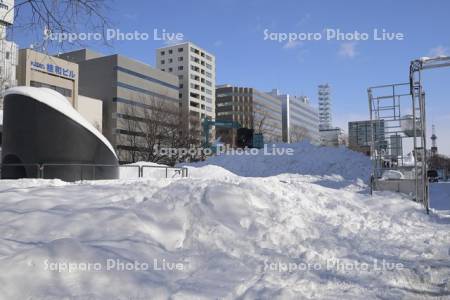 さっぽろ雪まつり雪像解体作業