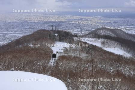 藻岩山と札幌市街地