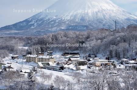 ニセコ駅と羊蹄山　2015年
