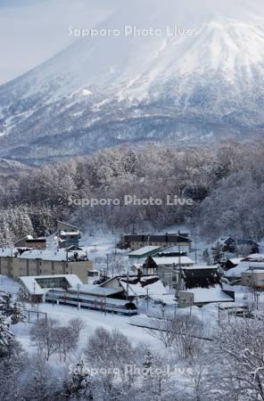 ニセコ駅と羊蹄山　2015年