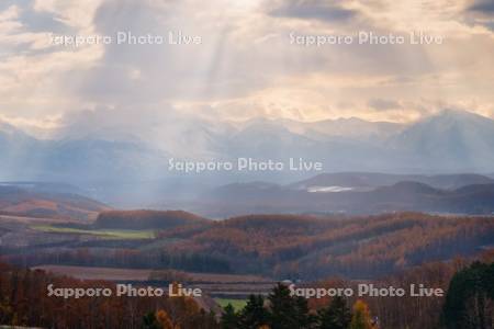 十勝岳連峰と光芒