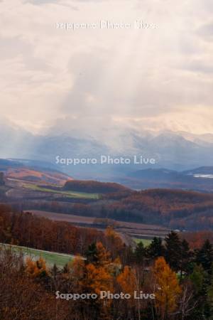 十勝岳連峰と光芒