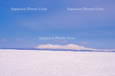 雪原と大雪山