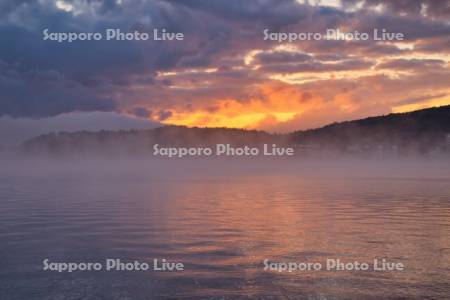 夜明けの阿寒湖温泉街