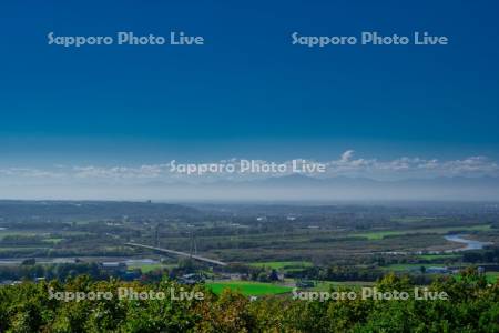 十勝が丘展望台より十勝中央大橋と十勝川