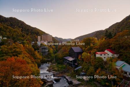 定山渓温泉と豊平川