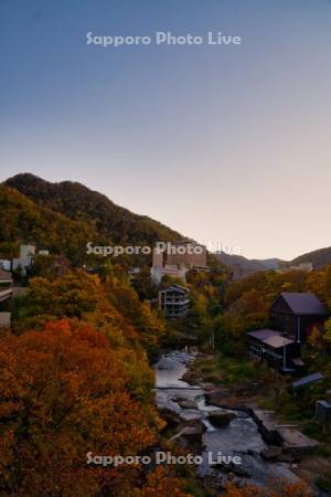 定山渓温泉と豊平川