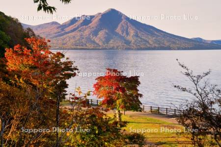 支笏湖と風不死岳