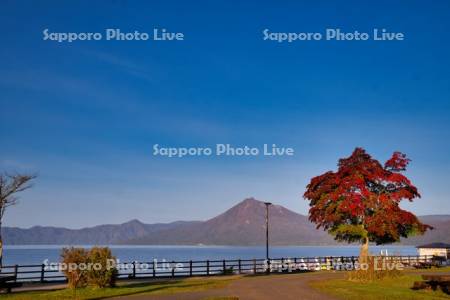 支笏湖畔と恵庭岳