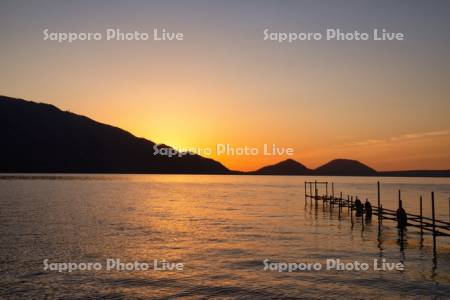 支笏湖の日の出