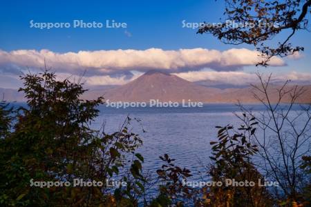 支笏湖と恵庭岳