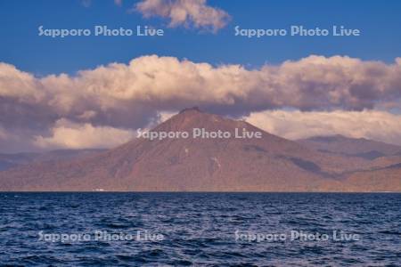 支笏湖と恵庭岳