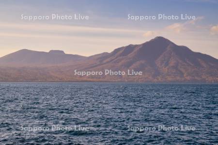 支笏湖と風不死岳と樽前山